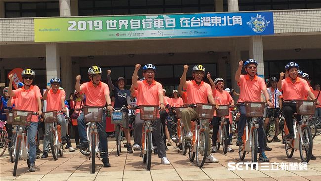 林佳龍力推自行車⋯竟遭蘇貞昌笑肚大