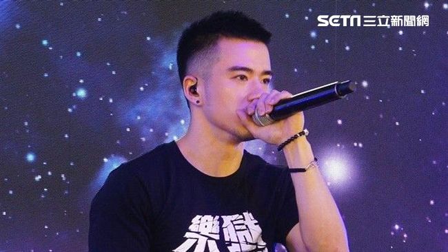 假釋失敗！男星狠捶車窗秒爆血又黑青