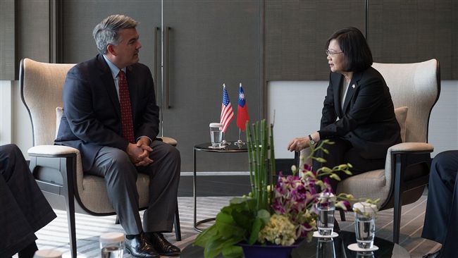 挺台美參議員來訪　蔡英文邀訪大稻埕