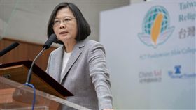 蔡英文總統30日上午前往新竹出席「台灣國際宗教自由論壇」。（圖／總統府提供）