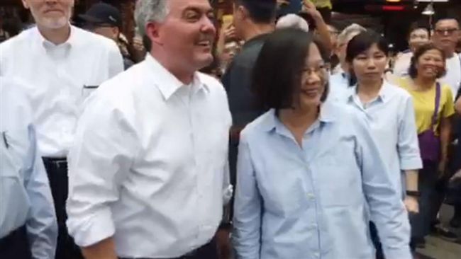 小英帶賈德納訪大稻埕　喝茶見證熱情