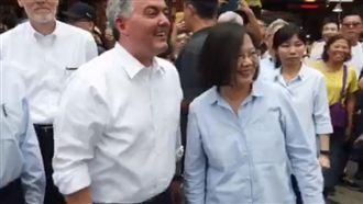 小英帶賈德納訪大稻埕　喝茶見證熱情