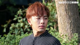 坤達專訪。（記者林士傑/攝影）