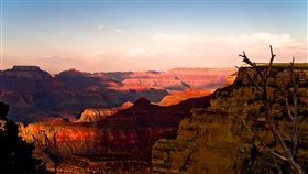 美國大峽谷
Grand Canyon
https://www.flickr.com/photos/fundenburg/2615403792/in/photolist-4Z7CqQ-pp3RKW-pFsZTv-pp2FGi-28t4FcR-4DZxKd-f8DTU5-oJMGeH-VYkyPm-poWoZn-Wm2FUN-cZ4vYS-faZQX-8RKEe7-pDvg7q-VSQTP2-p9Ur
