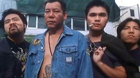 李兆基（左二）被稱為「港片四大惡人」。（圖／翻攝自古惑仔劇照）