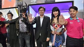 行政院副院長1日下午出席高雄巨蛋席「拒毒健康世代、愛與關懷作伙來」反毒博覽會。（圖／翻攝陳其邁臉書）