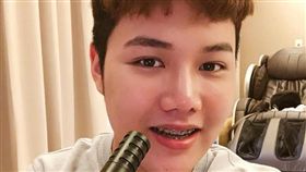 18歲中輟生蘇友謙靠麥克風創奇蹟成為億萬富翁