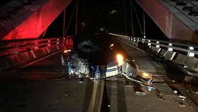 高雄,車禍,酒駕,拍攝,夜景,多納大橋（圖／翻攝畫面）