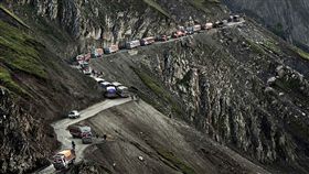 印度佐日拉公路。(圖/翻攝自YOUTUBE)