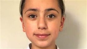 伊朗，11歲女童塔拉夏利法（Tara Sharifi）接受門薩舉辦的智商測驗，測出162分的高智商。圖截自Bucks Herald
