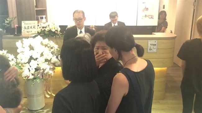 心酸！賀一航85歲老母現身靈堂送兒
