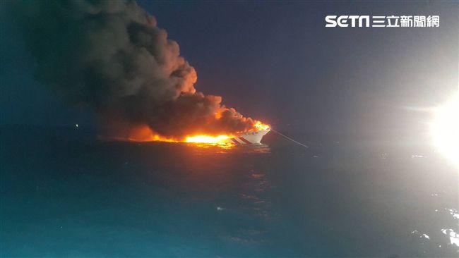 25釣客開心出海　遇火燒船險死海上