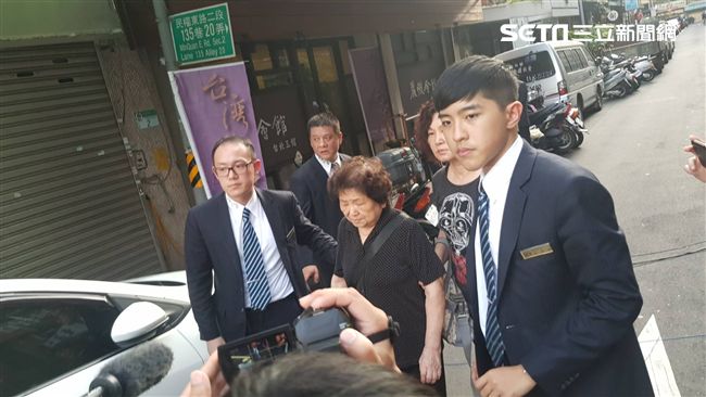 賀媽媽送兒最後一程…鬆吐5字惹心疼