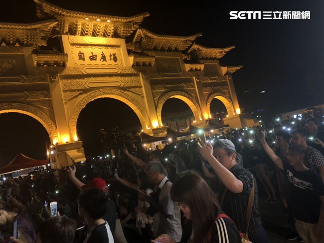 六四都那麼久那麼遠了　我幹嘛在乎？
