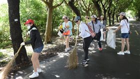 守護彰化東螺溪水環境  清除290公斤垃圾彰化縣政府2日在東螺溪生態教育園區旁的台灣欒樹隧道舉辦清淨水環境活動，500多名志工共同清出290公斤垃圾，盼守護彰化縣水域環境。（縣府提供）中央社記者蕭博陽彰化縣傳真  108年6月2日