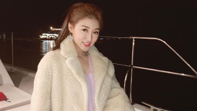 爺孫戀女星激喇千億新歡！戀情見光死