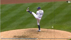 ▲釀酒人野手培瑞茲（Hernan Perez）在球隊落後16分時登板。（圖／翻攝自CUT4）