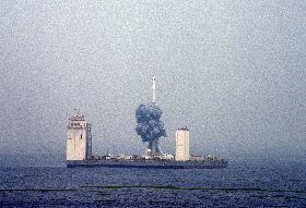 中國長征11號運載火箭 海上首次試射