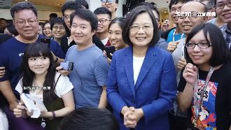 蔡英文參訪雅虎奇摩　員工：稅改有感