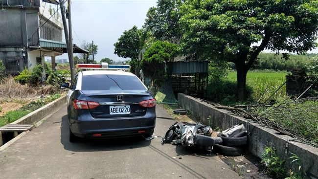 遇警盤查騎車加速逃　男自撞橋墩亡