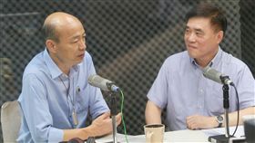 郝龍斌專訪韓國瑜（2）高雄市長韓國瑜（左）5日上午到中廣高雄台，接受國民黨副主席郝龍斌（右）專訪。中央社記者董俊志攝　108年6月5日