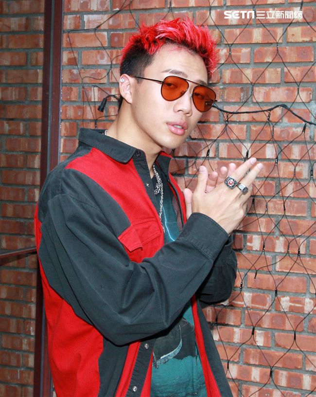 ozi接受三立新聞網金曲專訪。（記者邱榮吉/攝影）