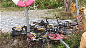 oBike等慢車違停  花蓮12月起拖吊（1）標榜騎到哪停到哪的oBike今年5月進駐花蓮，卻見許多隨意亂停、與機車爭位的情形，甚至日前吉安鄉七腳川溪河床上，才被巡守隊員「救」起3輛oBike。花蓮縣通過「妨害交通車輛自治條例修正案」，慢車納移置保管執行範疇，即日起至11月底為勸導期，12月1日起違停慢車將移置保管。中央社記者李先鳳攝  106年11月22日