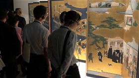故宮南院日本神戶市立博物館精品展登場（1）故宮南院年度大展「交融之美－神戶市立博物館精品展」6日登場，展出日本法定重要文化財、畫家狩野內膳代表作「南蠻屏風」，生動描繪16世紀日本與異國貿易情景。中央社記者黃國芳攝　108年6月6日