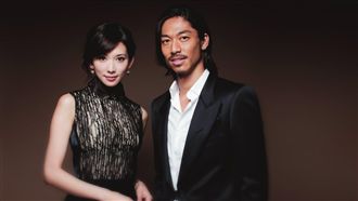 志玲姐姐被套牢！「婚戒曝光」閃瞎網