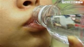 醫列10大生活行為恐害洗腎　喝水也得小心
