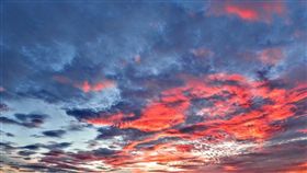 鄭明典,天氣,天空,雲,端午節,火燒雲,羽狀卷雲 臉書