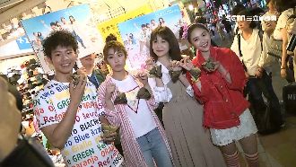 華劇演員夜市發粽　替李佳豫秘密慶生