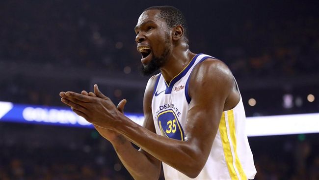 NBA／鬥牛包夾爭議　KD大戰網友