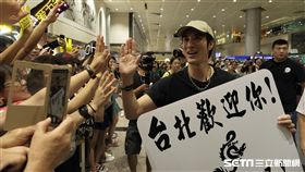 照片提供：宏聲音樂　王力宏接機粉絲