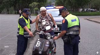 酒駕男蛇行遇警！這場演習讓民眾笑了