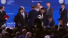 普丁,習近平,跌倒,俄國（圖／翻攝自推特）