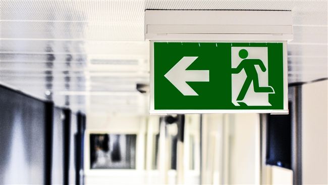 緊急出口小綠人是誰？背後藏悲慘故事
