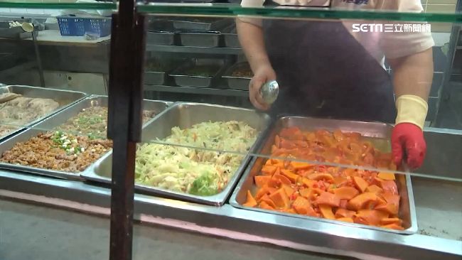 阿桑賣萌點餐：要菜菜瓜瓜…她看傻眼