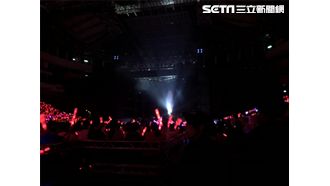 快訊／王力宏火力太強！開場螢幕當機