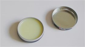 護唇膏
https://www.flickr.com/photos/vanillaandlaceblog/17346565976/in/photolist-sqRFHJ-4ixJA8-dvyCet-2dV2ibL-23wtrWA-5NF3tD-dAcSZY-8VyCFw-cYh5um-5Thenj-3mURf8-e1uW8S-5Z1yNq-qkACAg-wCkARH-86Bg2M-6EwzVi-T