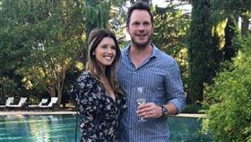 星爵克里斯普瑞特娶凱薩琳，阿諾史瓦辛格出席／微博