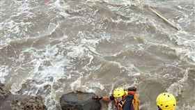 桃園,竹圍漁港,溺水,命危,送醫,消防