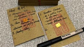 金紙便條紙（圖／翻攝自爆廢公社）