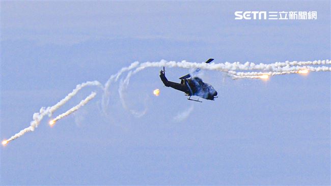 漢光卅五號演習於屏東滿豐射擊場實施，圖為AH-1W眼鏡蛇攻擊直升機。〔記者林士傑/屏東拍攝〕