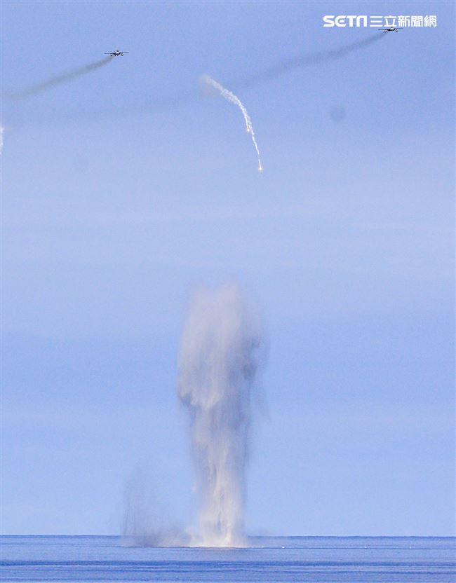 漢光卅五號演習於屏東滿豐射擊場實施，圖為F-16戰機。〔記者林士傑/屏東拍攝〕