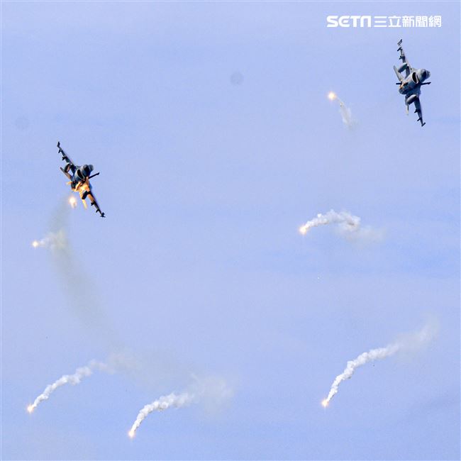 漢光卅五號演習於屏東滿豐射擊場實施，圖為F-16戰機。〔記者林士傑/屏東拍攝〕