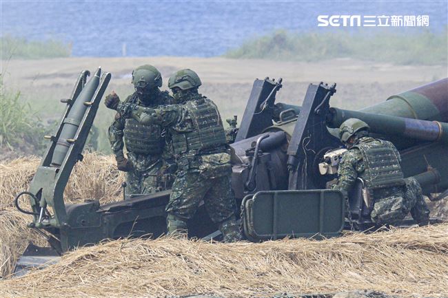 漢光卅五號演習於屏東滿豐射擊場實施，圖為M109A2自走砲。〔記者林士傑/屏東拍攝〕