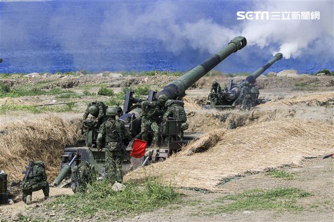 漢光卅五號演習於屏東滿豐射擊場實施，圖為M109A2自走砲。〔記者林士傑/屏東拍攝〕