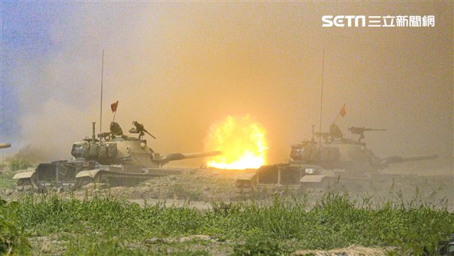 漢光卅五號演習於屏東滿豐射擊場實施，圖為CM11勇虎戰車。〔記者林士傑/屏東拍攝〕