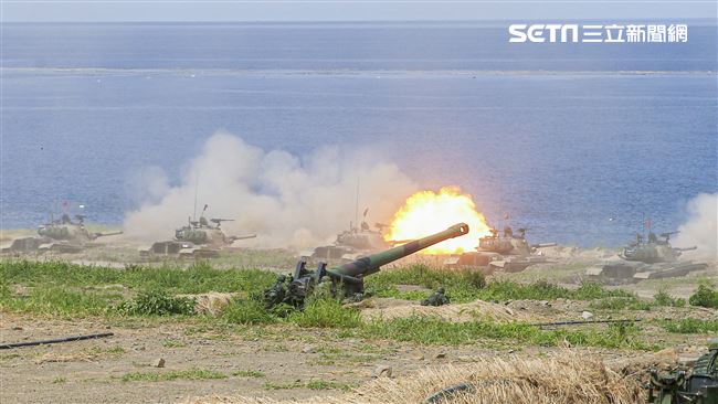 漢光卅五號演習於屏東滿豐射擊場實施，圖為CM11勇虎戰車。〔記者林士傑/屏東拍攝〕
